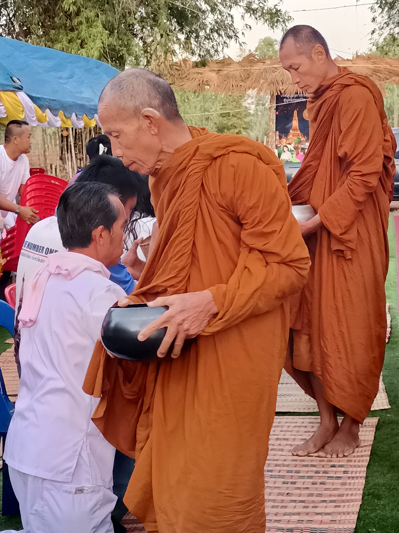 เมื่อวันที่ 14-15 ธันวาคม 2566 พุทธศาสนิกชน ร่วมทำบุญสวดมนต์ และฟังพระธรรมเทศนากับ..หลวงตาบุญชื่น ปัญญาวุฑฺโฒ